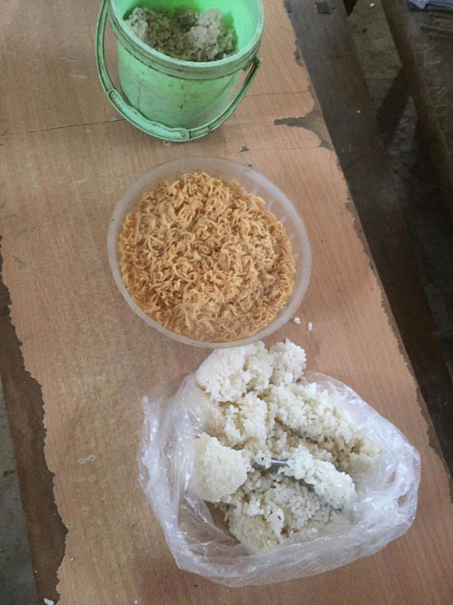 nhói lòng trước bữa cơm trưa chỉ cơm trắng nguội lạnh của em bé điện biên dưới tiết trời lạnh giá