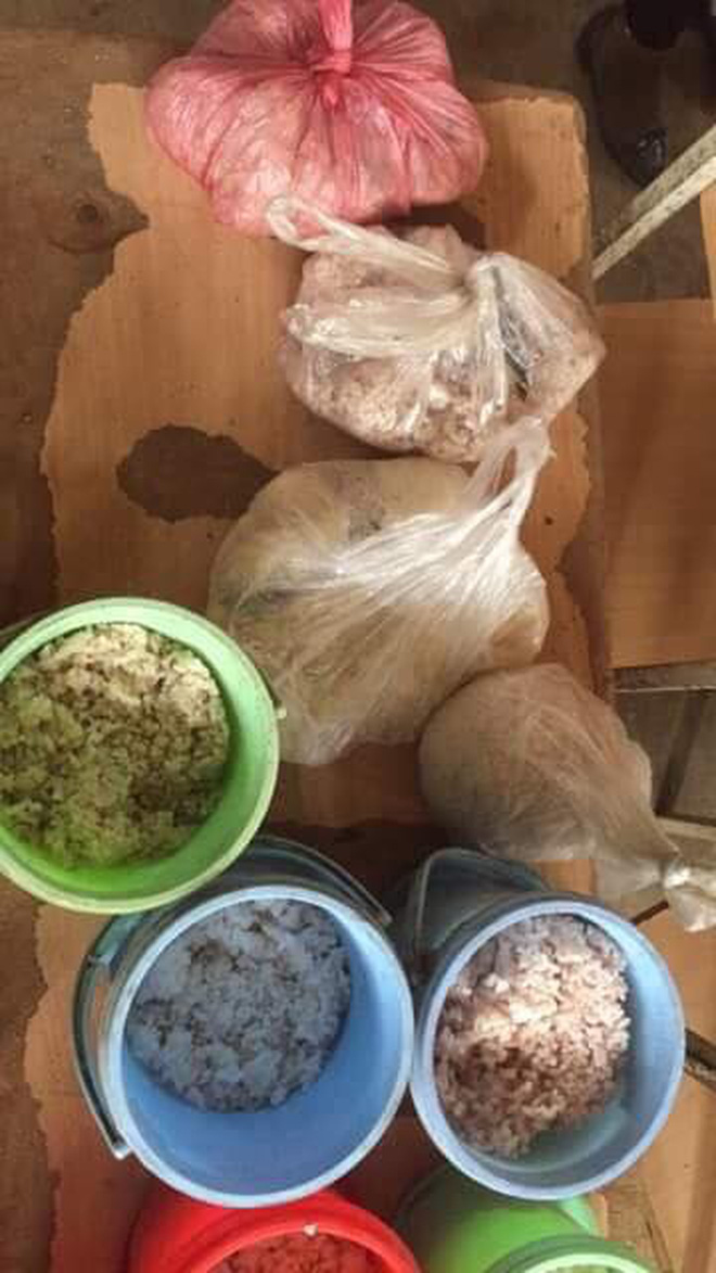 nhói lòng trước bữa cơm trưa chỉ cơm trắng nguội lạnh của em bé điện biên dưới tiết trời lạnh giá