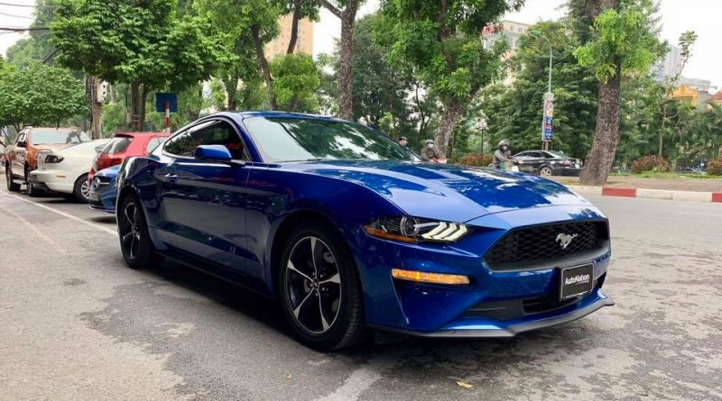 Ford Mustang 2018 màu xanh độc nhất Việt Nam, giá hơn 2,7 tỷ đồng