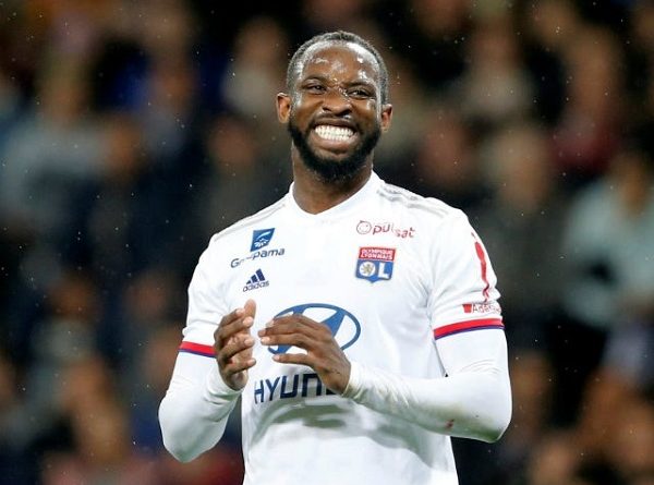 Lyon đồng ý bán Moussa Dembele cho MU