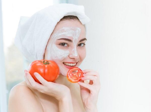 Cách làm mặt nạ cà chua cho làn da sáng mịn tự nhiên
