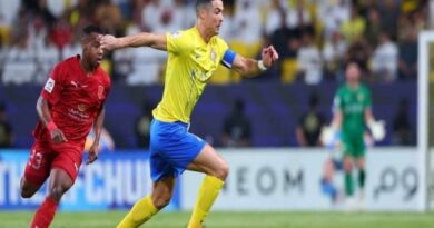 Ronaldo thuận chân nào và ảnh hưởng đến lối chơi?