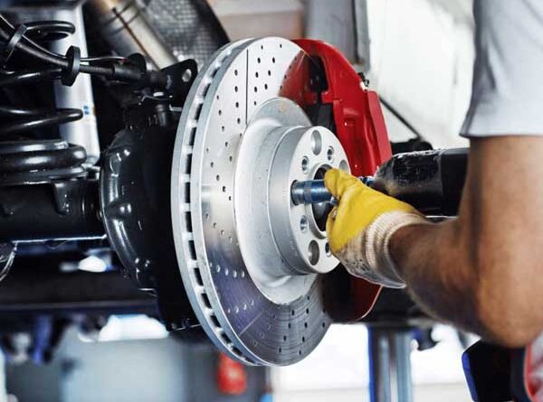 Bảo dưỡng phanh ô tô định kỳ sẽ giúp đảm bảo an toàn khi vận hành xe