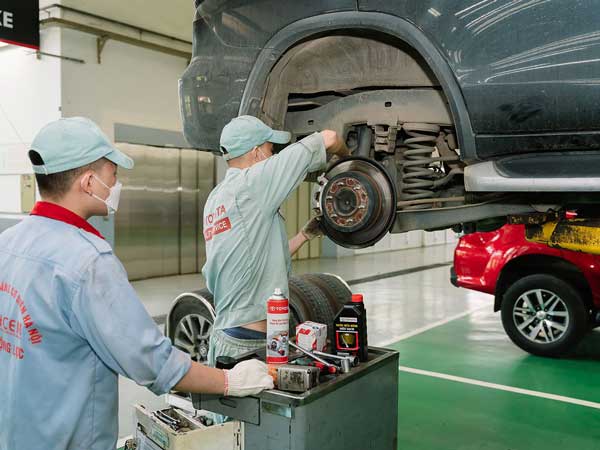 Phanh xe kêu két két, rít khi đạp phanh thì nên thực hiện bảo dưỡng