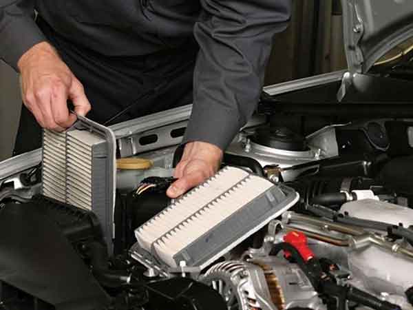 Hướng dẫn cách vệ sinh lọc gió điều hòa ô tô tại nhà