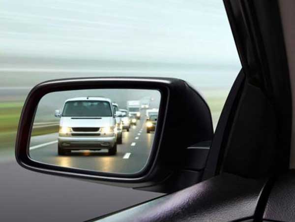 Cách chỉnh gương chiếu hậu ô tô đúng chuẩn