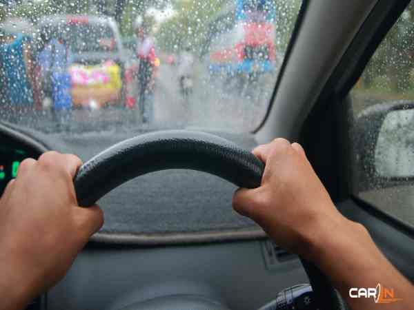 Giảm tốc độ và giữ khoảng cách an toàn