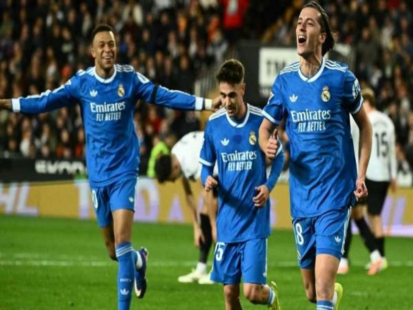 Bóng đá QT: Real tiếp tục áp sát Barca tại La Liga